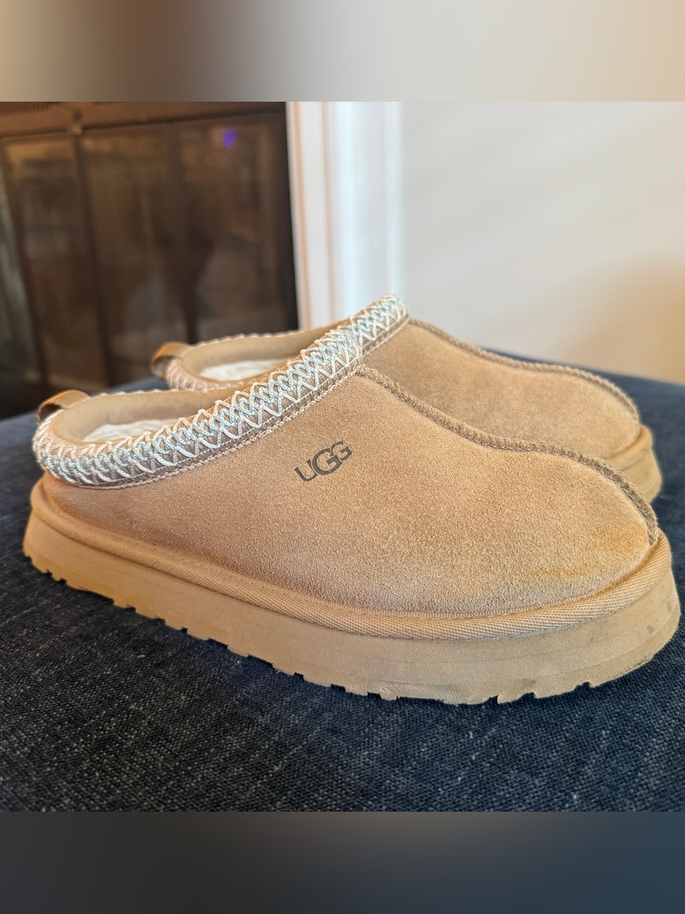 UGG Tazz Kids Slip-On Slipper Suede Beige US 4 Rubber Outsole